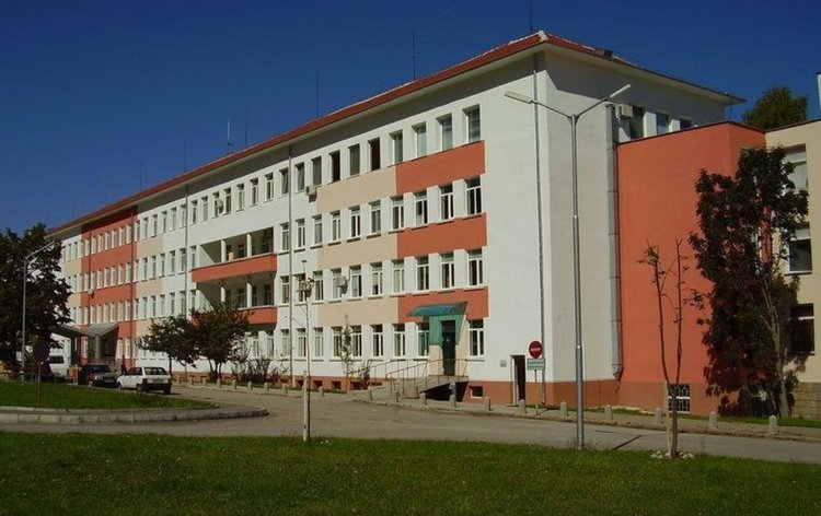 Повдигнаха обвинения на бивш зам.-министър и двама шефове на болницата във Враца