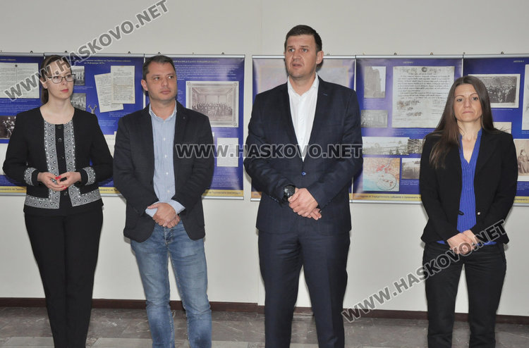 Призоваха за изнесени уроци по история край изложбата за 140 г. от Търновската конституция