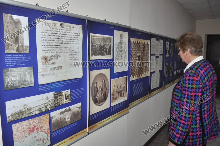 Призоваха за изнесени уроци по история край изложбата за 140 г. от Търновската конституция