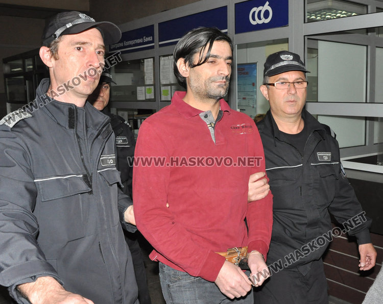 Екстрадират кюрд, търсен за тероризъм в Турция