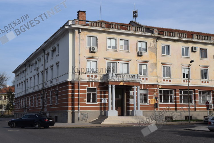 Евакуираха сградата на бившия Окръжен съвет в Кърджали