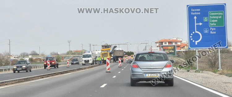 Подновиха ремонта на пътя от Хасково за Кърджали