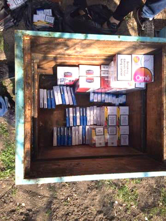 Крият безакцизни цигари в пчелен кошер в хасковски магазин