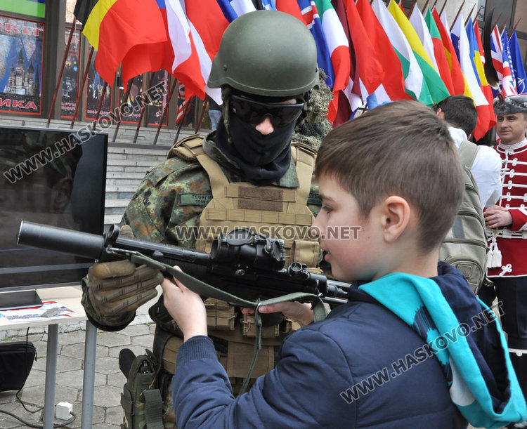15 мераклии за военни в Хасково, приемат заявки до петък