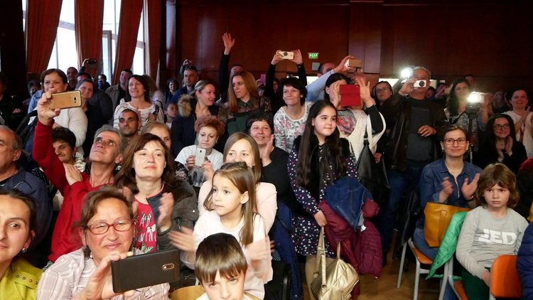 Малчуганите от ДГ "Осми март" пяха и танцуваха благотворително