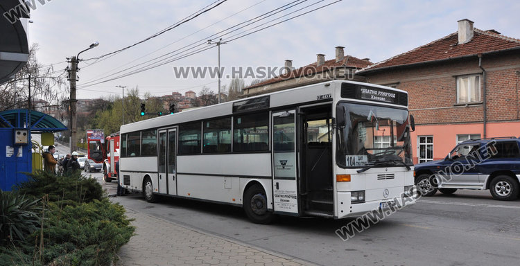 Автобус на градския транспорт пламна в движение в Хасково