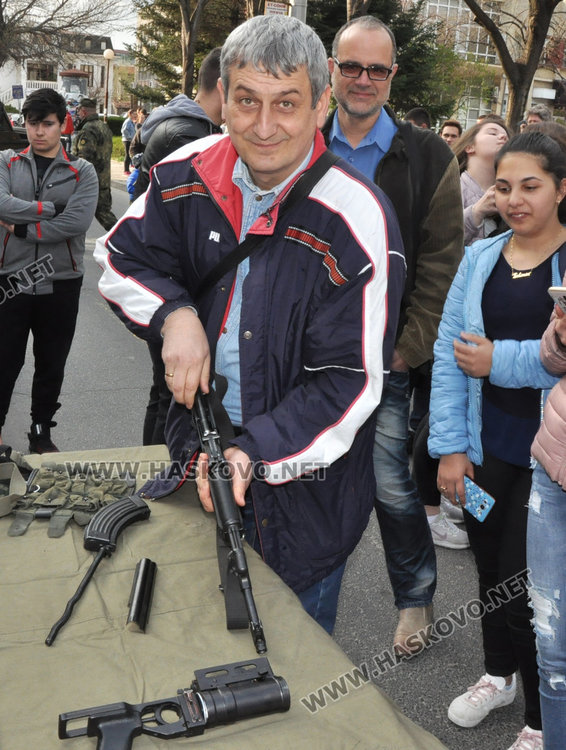 15 мераклии за военни в Хасково, приемат заявки до петък