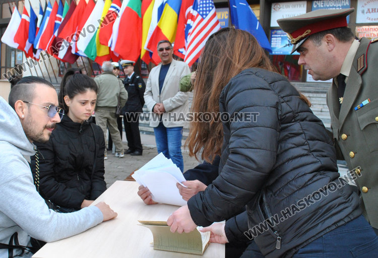 15 мераклии за военни в Хасково, приемат заявки до петък