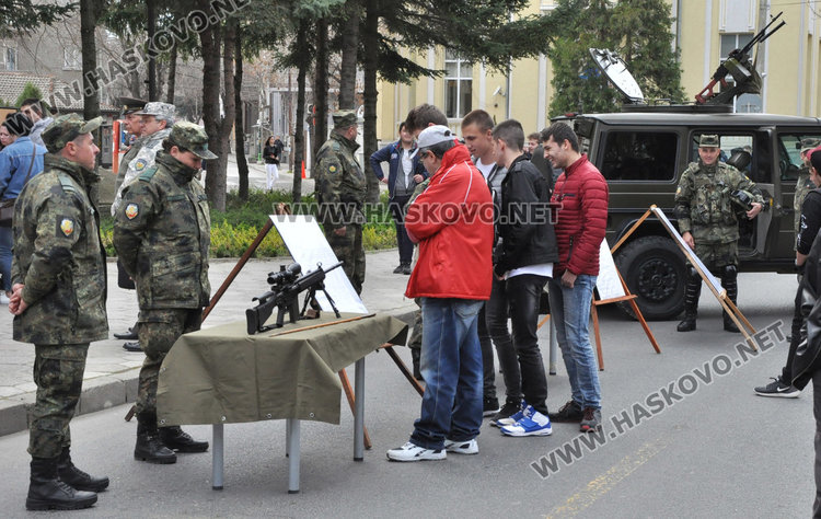 15 мераклии за военни в Хасково, приемат заявки до петък