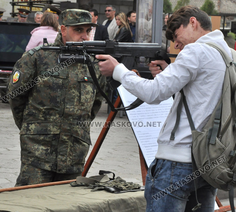15 мераклии за военни в Хасково, приемат заявки до петък