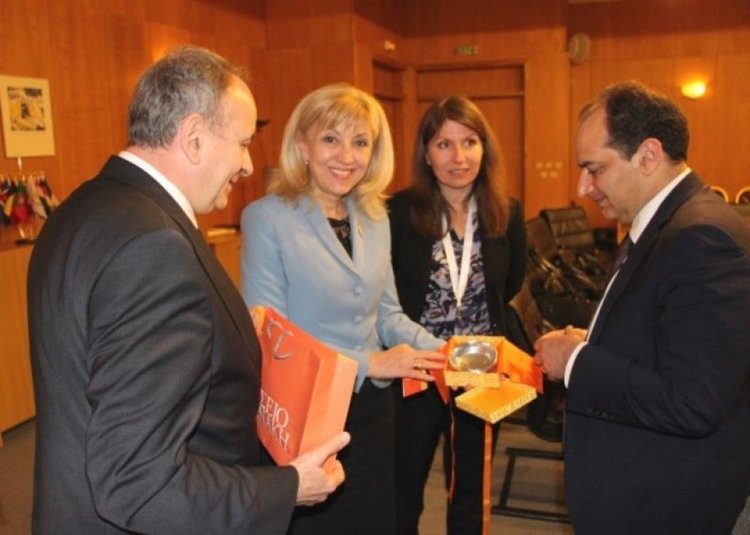 Учат гърците как да купуват наши винетки, 23 000 го направиха