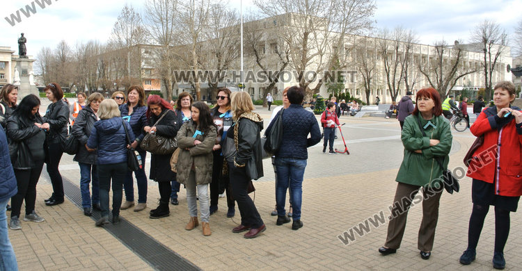 Бъдещи медицински сестри стегнаха куфарите от пл.“Свобода“