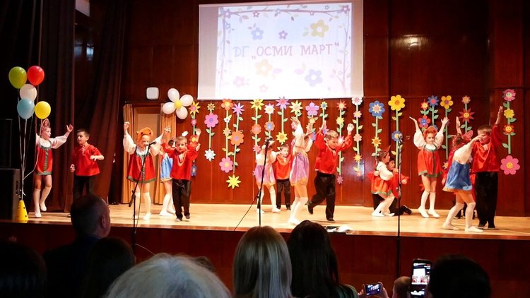 Малчуганите от ДГ "Осми март" пяха и танцуваха благотворително