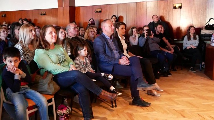 Малчуганите от ДГ "Осми март" пяха и танцуваха благотворително