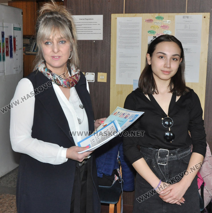 Ученици от Езиковата издадоха литературен сборник на английски език