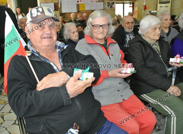 Семейство Делчеви отпразнува златна сватба в Старческия дом
