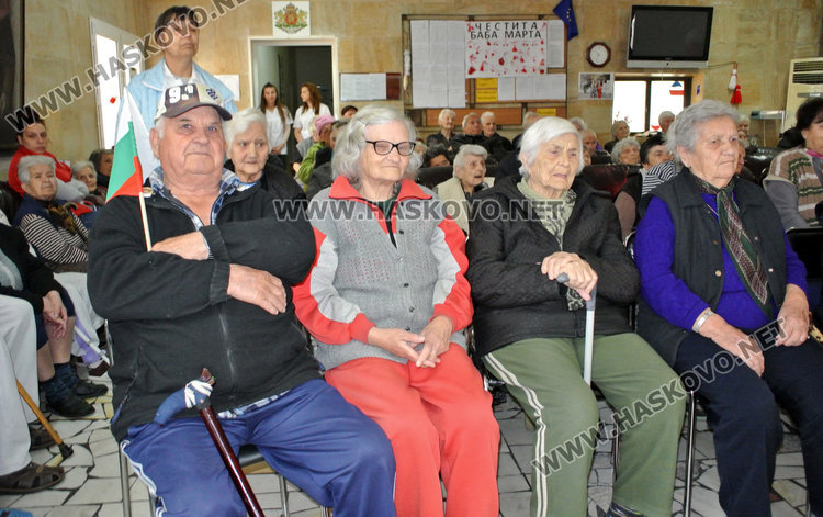 Семейство Делчеви отпразнува златна сватба в Старческия дом