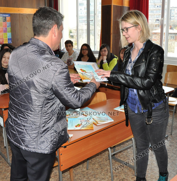 Ученици от Езиковата издадоха литературен сборник на английски език