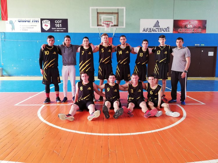 Баскетболистите на Езиковата – безапелационни победители в Областното ученическо първенство