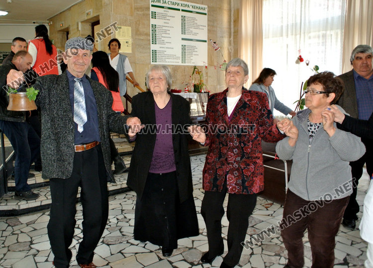 Семейство Делчеви отпразнува златна сватба в Старческия дом