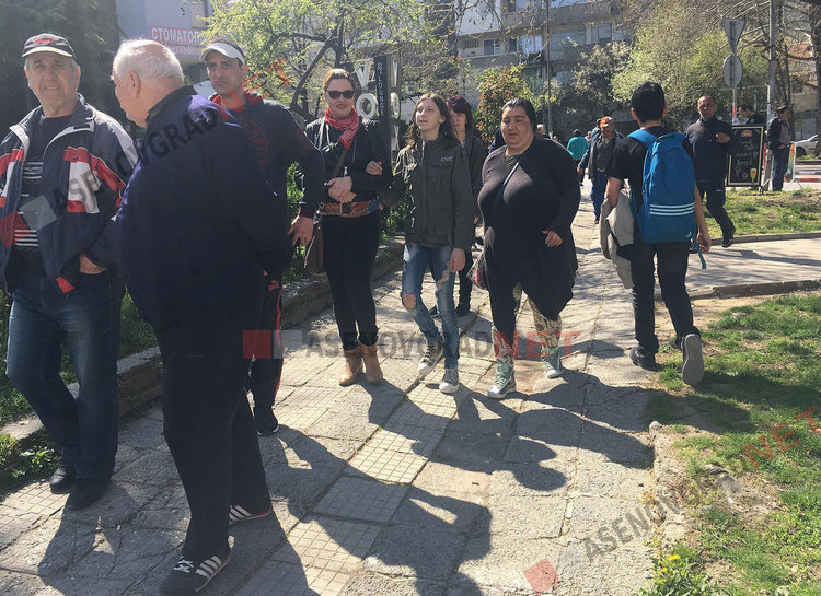 Впечатляващо мотошествие до Бачковската света обител, стотици приветстваха рокерите по пътя до манастира