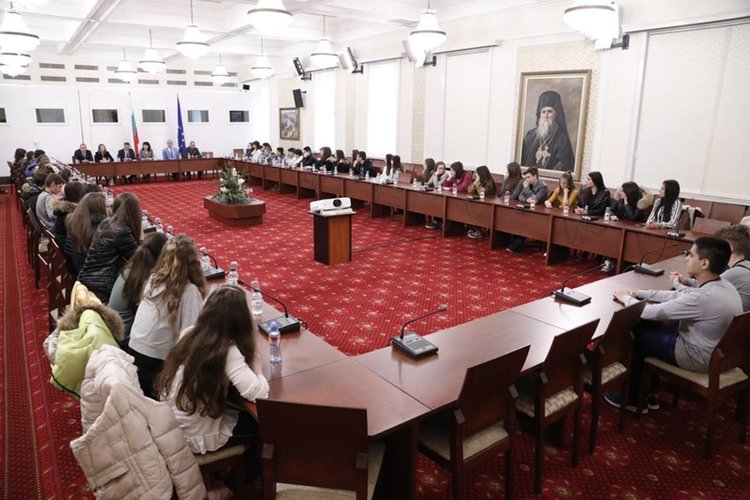 Златаровци посетиха Народното събрание