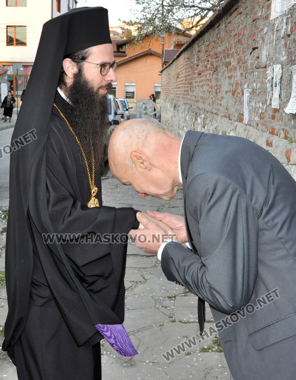 Стотици се поклониха пред иконата Златна ябълка