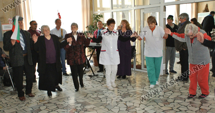 Семейство Делчеви отпразнува златна сватба в Старческия дом