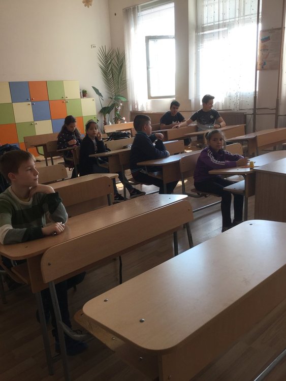 Стотици деца от Хасково решават логически задачи в  „Европейско кенгуру“