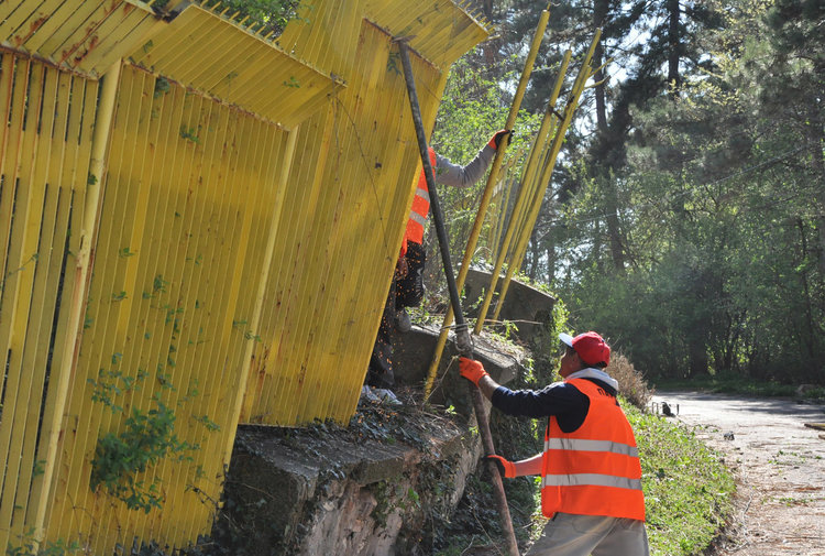 Ремонтират наклонената ограда на стадион "Хасково" за 51 000 лева