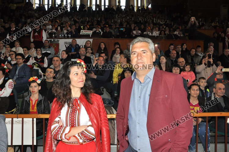 Пъстро шествие огласи града към Хайдушката софра