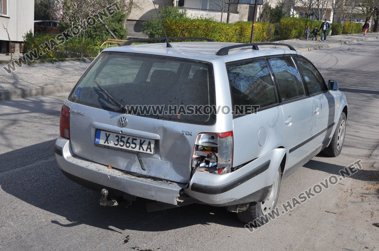 Завеяна шофьорка удари инвалид с Пасат