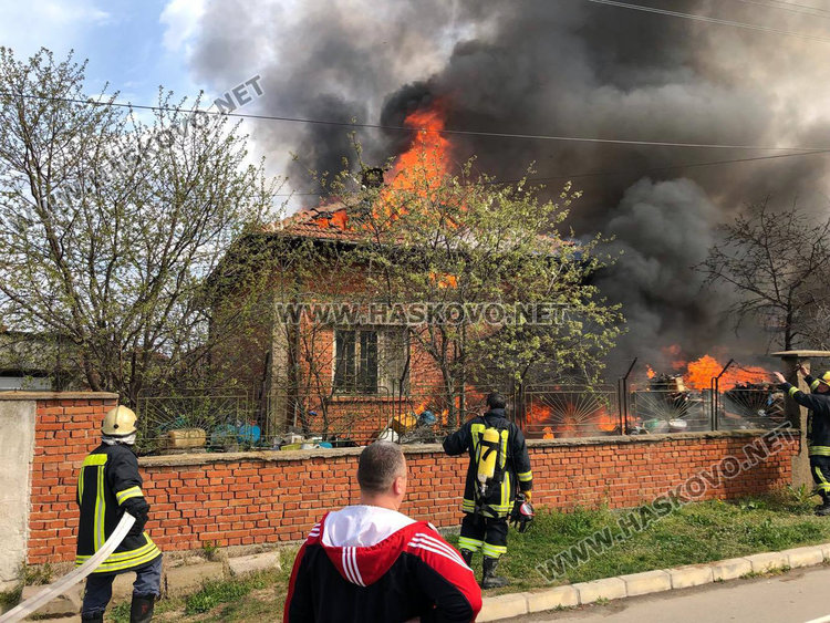 Гори къща на психично болен в Харманли