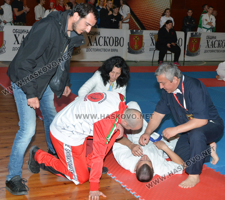 100 каратеки на Националното по киокушинкай за юноши в Хасково