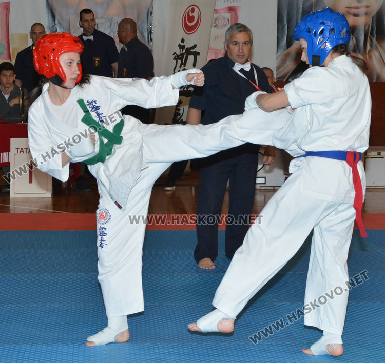 100 каратеки на Националното по киокушинкай за юноши в Хасково