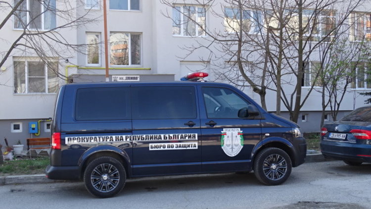 Дознател помагала на криминалния контингент. Вътрешна спецакция в Благоевград