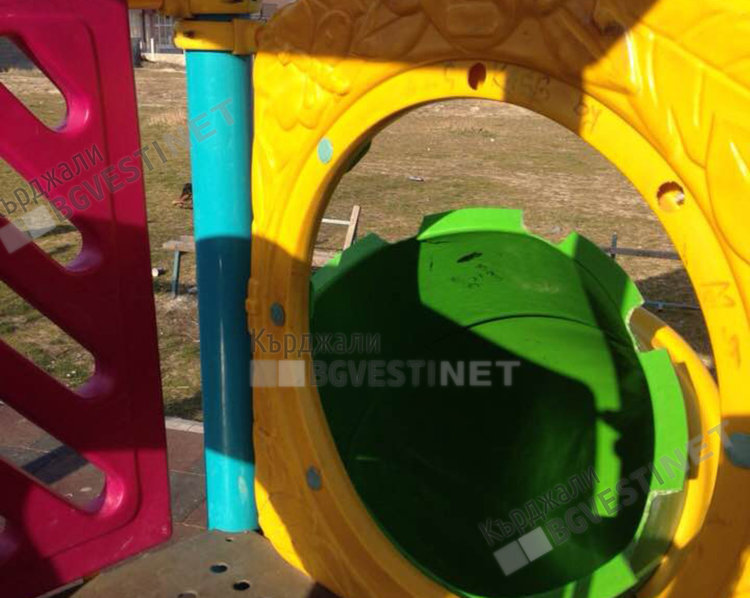 Поредните вандалски изстъпления! Потрошиха радостта на децата в Гледка!