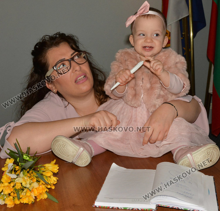 Теодора, на 1,2 г.