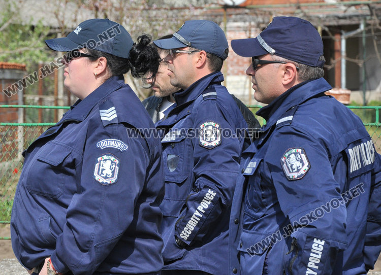 Отново блокада на пътя за Маказа заради липсващ асфалт по улиците в Конуш 