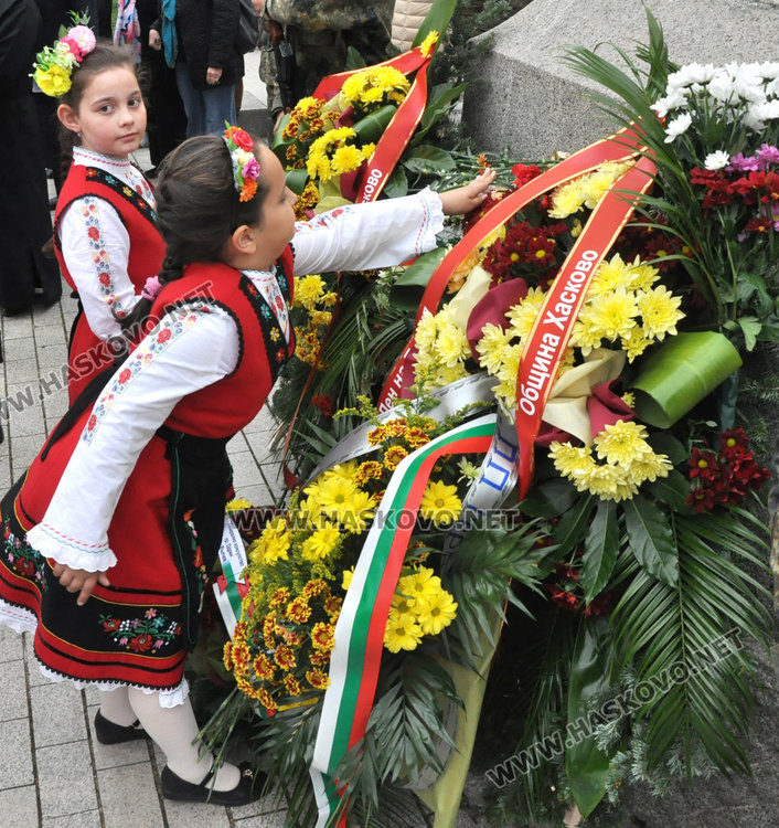 Поклон и почит към паметта на тракийци на площад „Свобода“