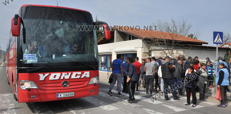 Отново блокада на пътя за Маказа заради липсващ асфалт по улиците в Конуш 