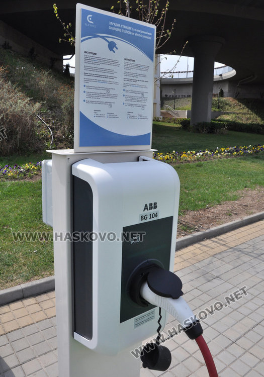 Заряд за 8 часа и сметка от 12 лева за 450 км. с кола