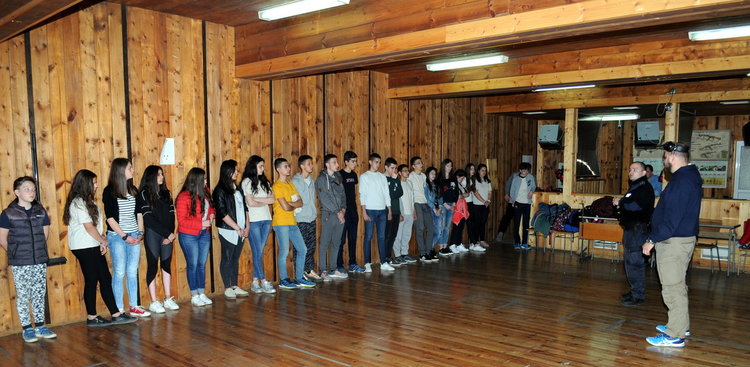 Със стрелба с  пистолет закриха Детската полицейска академия в Смолян