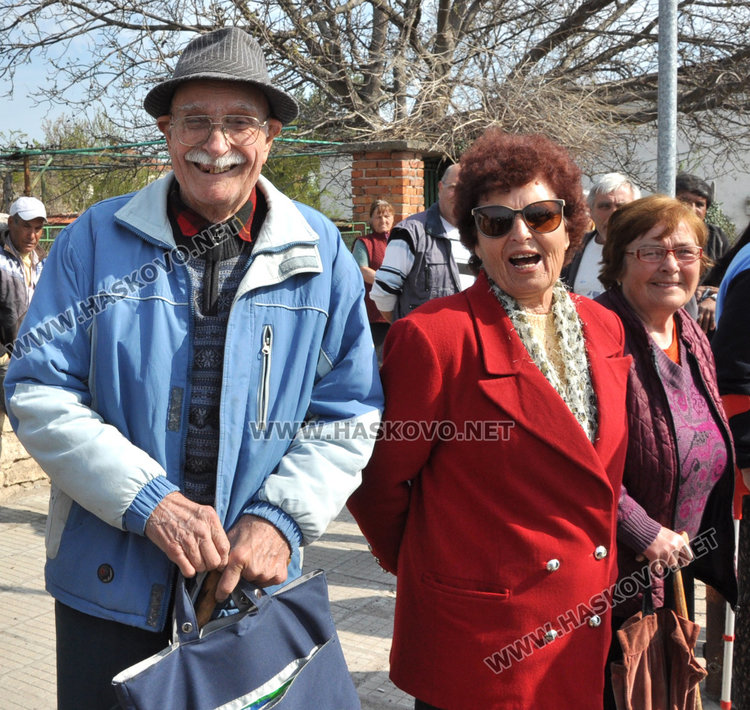 Отново блокада на пътя за Маказа заради липсващ асфалт по улиците в Конуш 