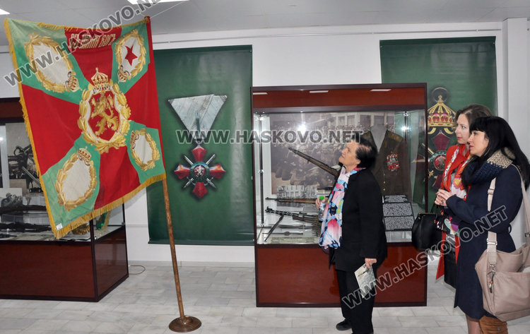 Показаха знамето на 10-ти Родопски полк в хасковския музей