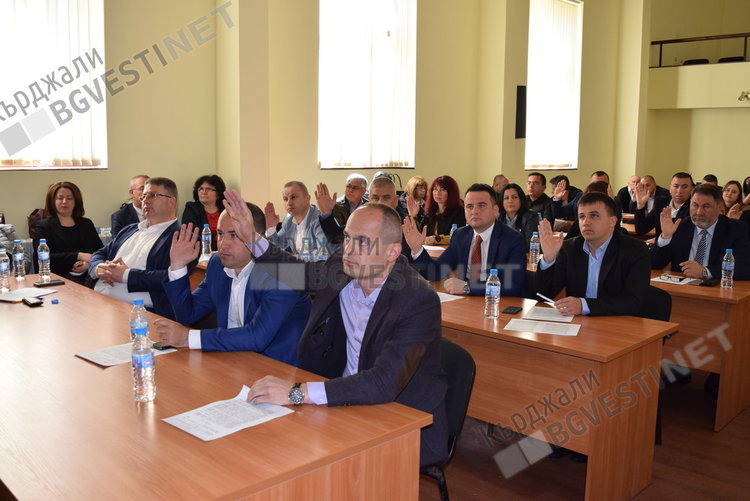 Опозицията с остра критика към политиката на кмета в туризма, той  обвини съветник в нихилизъм