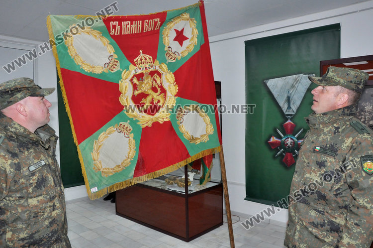 Показаха знамето на 10-ти Родопски полк в хасковския музей