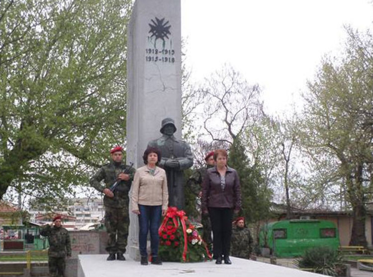 В Първомай отбелязаха с тържествена проверка и панихида Деня на Тракия