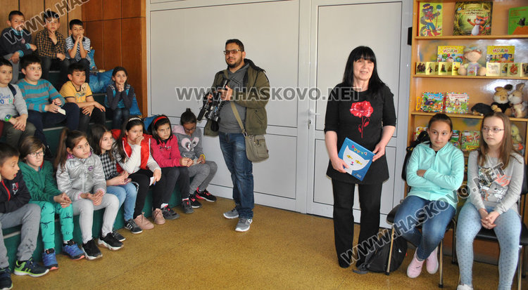 Катя Антонова запозна деца от "Смирненски" с писателската професия