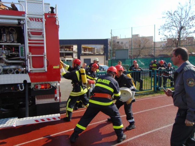 Кърджалийските огнеборци най-добри в областта в пожаростроевата подготовка